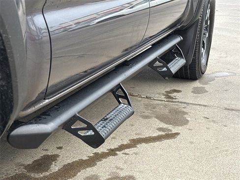 Used 2021 Toyota Tacoma TRD Off-Road image 10