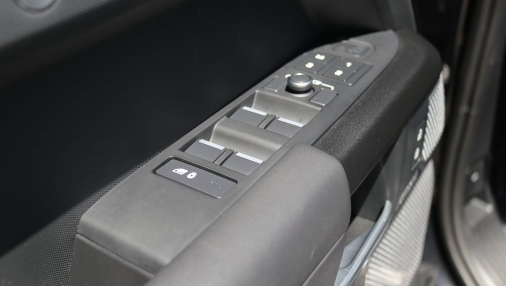 Used 2022 Land Rover Defender 110 V8 AWD/4WD image 10