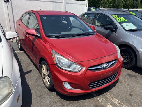 Used 2012 Hyundai Accent GLS w/ Premium Pkg 3 FWD image 2