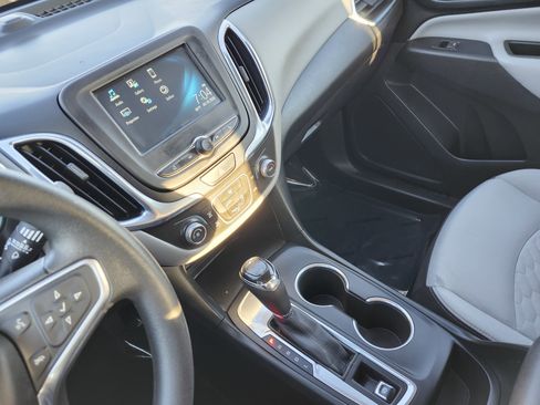 Used 2018 Chevrolet Equinox LS FWD image 28
