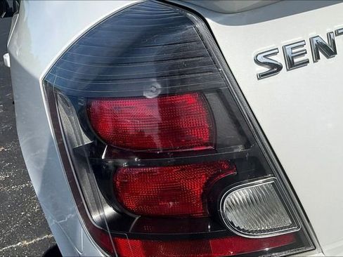 Used 2010 Nissan Sentra 2.0 SR FWD image 19