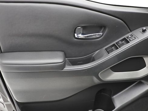 Used 2023 Nissan Frontier SV image 17