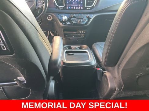Used 2020 Chrysler Pacifica Touring-L FWD image 14