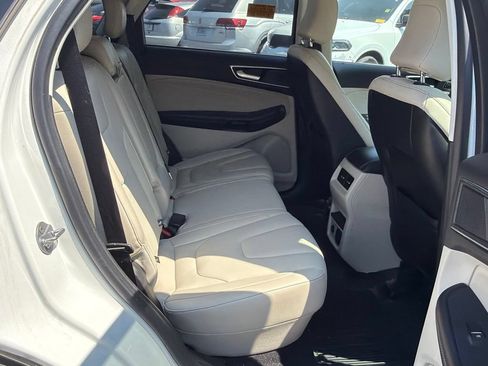Used 2022 Ford Edge Titanium AWD/4WD image 16