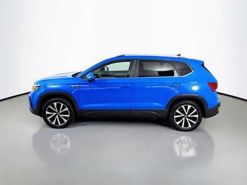 Certified 2023 Volkswagen Taos SE image 2