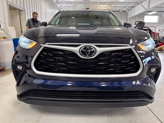 Used 2022 Toyota Highlander XLE AWD/4WD image 32