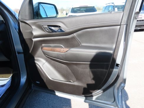 Used 2023 GMC Acadia Denali image 9