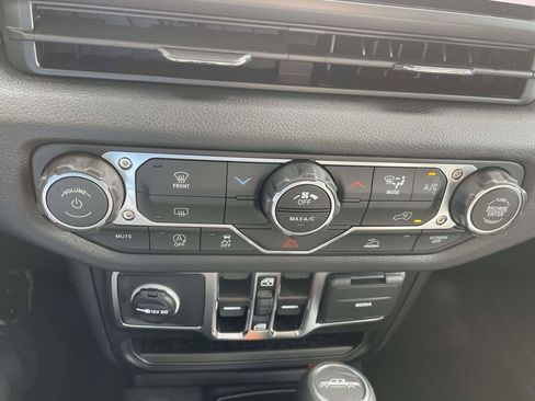 New 2025 Jeep Gladiator Sport AWD/4WD image 21