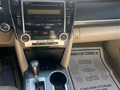 Used 2012 Toyota Camry LE image 12