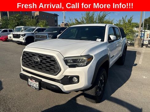 Used 2020 Toyota Tacoma TRD Off-Road w/ Technology Package AWD/4WD image 3