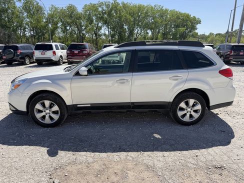 Used 2010 Subaru Outback 2.5i Premium AWD/4WD image 6