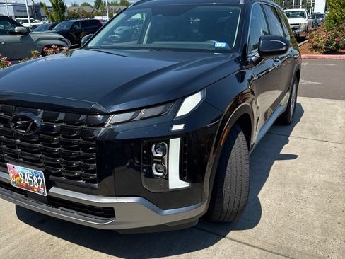 Used 2023 Hyundai Palisade SEL FWD image 2