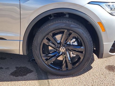 Used 2024 Volkswagen Tiguan SE R-Line image 29