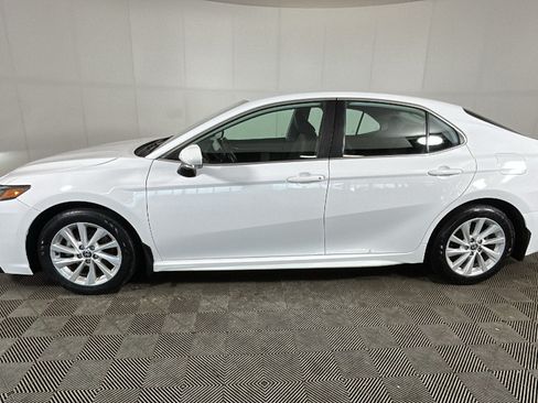 Used 2024 Toyota Camry SE FWD image 5