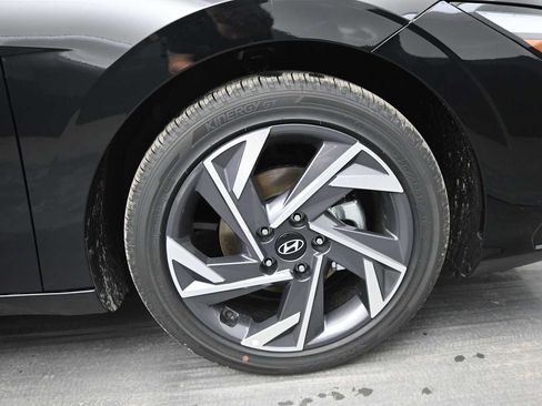 New 2026 Hyundai Elantra Limited FWD image 10