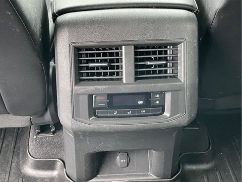 Used 2023 Volkswagen Atlas SE image 24