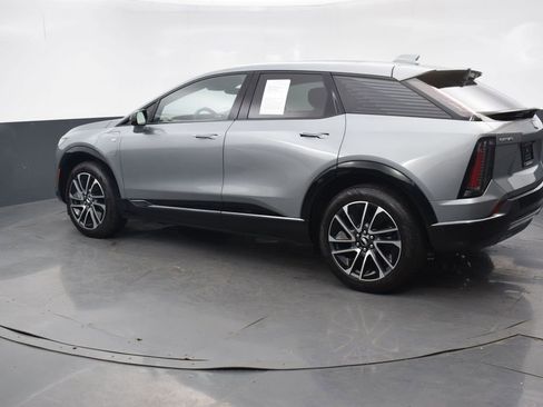 Certified 2025 Cadillac Optiq Sport 2 w/ LPO, Floor Liner Package AWD/4WD image 3