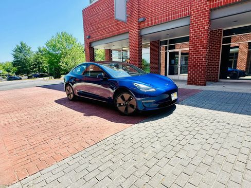Used 2022 Tesla Model 3 Standard Range RWD image 1