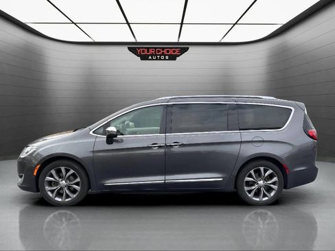 Used 2018 Chrysler Pacifica Limited image 2
