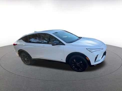 Used 2025 Buick Envista Sport Touring image 2