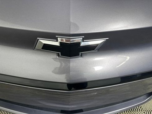 Used 2022 Chevrolet Bolt EUV LT w/ Convenience Package image 9