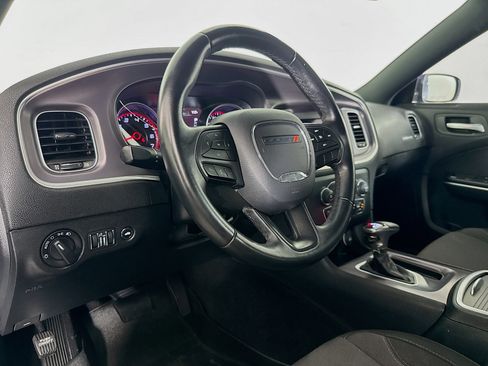 Used 2019 Dodge Charger SXT RWD image 21