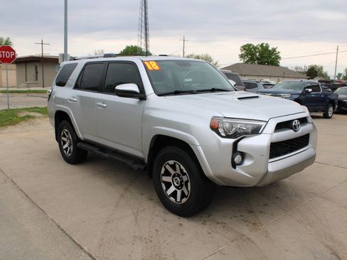Used 2018 Toyota 4Runner TRD Off-Road AWD/4WD image 2