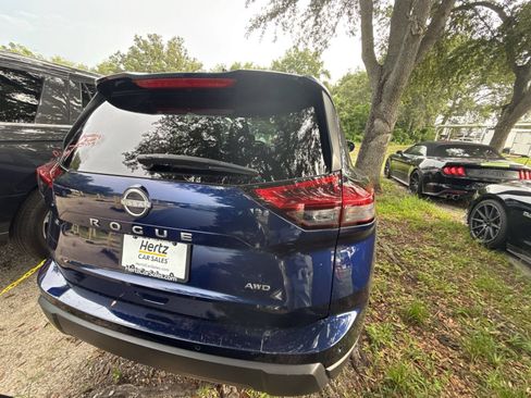 Used 2025 Nissan Rogue SV AWD/4WD image 8