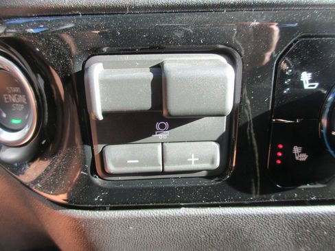 New 2026 GMC Sierra 3500 SLE w/ SLE Value Package image 18