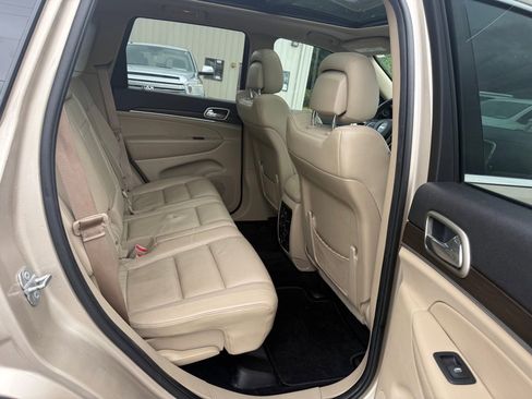 Used 2014 Jeep Grand Cherokee Limited w/ Luxury Group II RWD image 17
