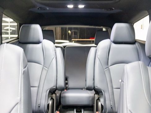 Used 2024 Buick Enclave Essence w/ Experience Buick Package image 6