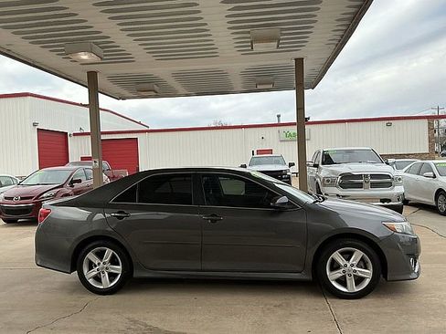 Used 2013 Toyota Camry SE image 4