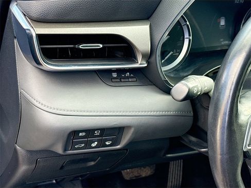 Used 2021 Toyota Highlander Limited image 11