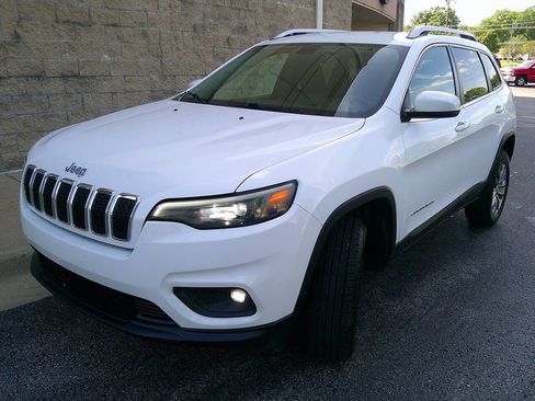 Used 2019 Jeep Cherokee Latitude Plus w/ Safety Group AWD/4WD image 2