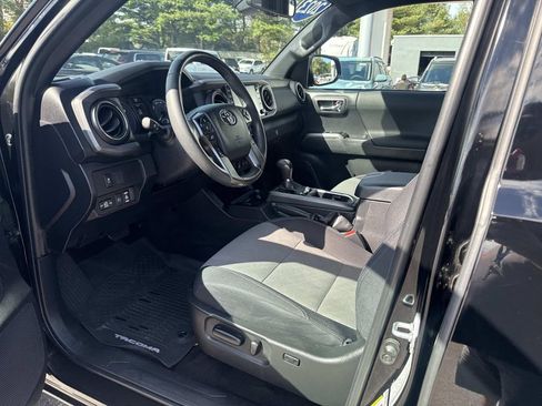 Used 2023 Toyota Tacoma TRD Off-Road image 19