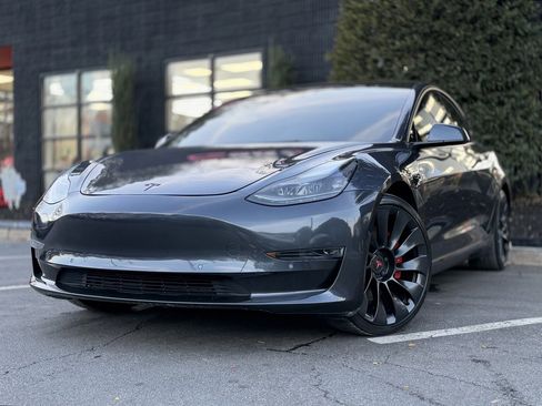 Used 2022 Tesla Model 3 Performance image 2