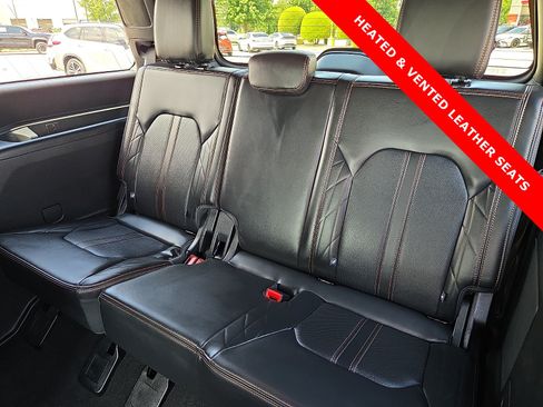Used 2024 Ford Expedition Platinum AWD/4WD image 10