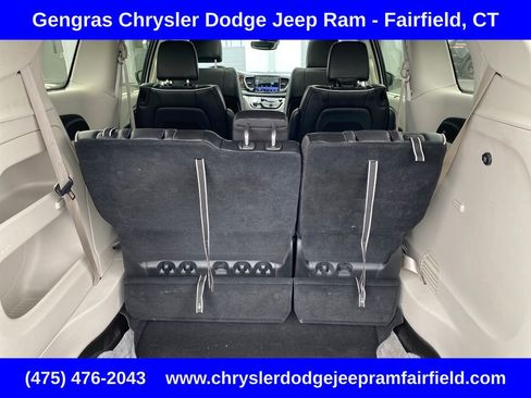 Certified 2024 Chrysler Pacifica Limited FWD image 31