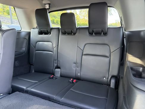 Used 2025 Nissan Pathfinder SL FWD image 14