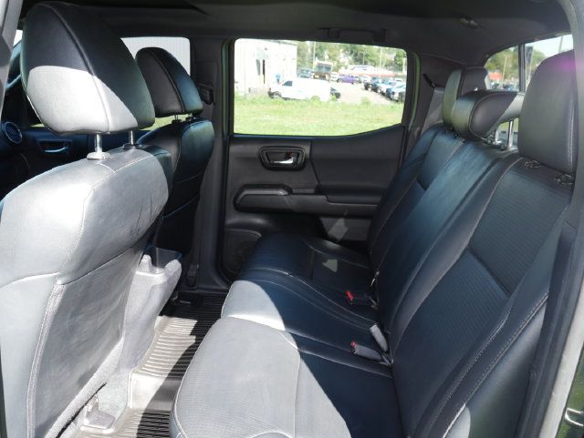 Used 2020 Toyota Tacoma TRD Off-Road w/ TRD Premium Off Road Package AWD/4WD image 25