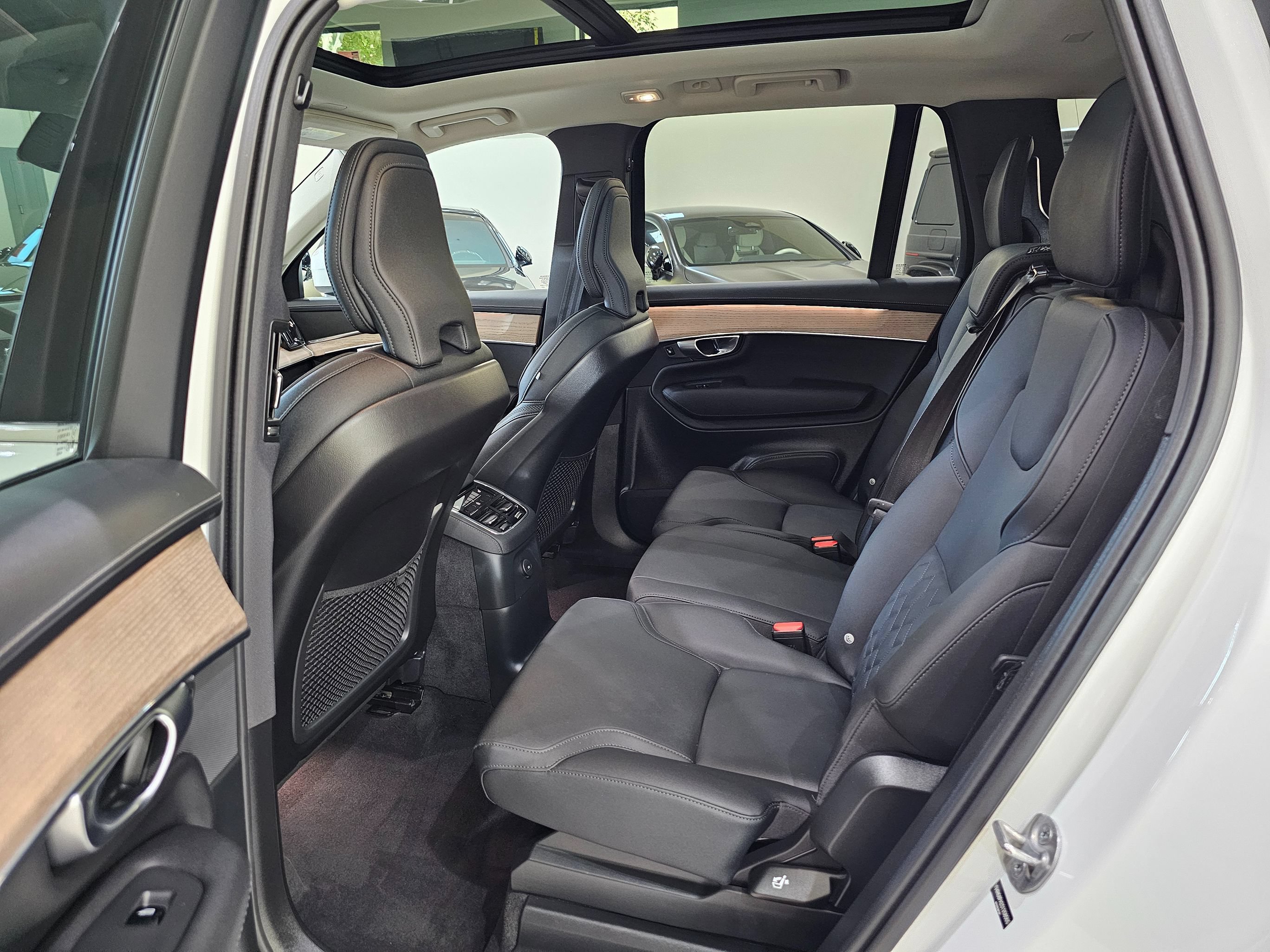 Used 2025 Volvo XC90 T8 Core w/ Climate Package AWD/4WD image 20
