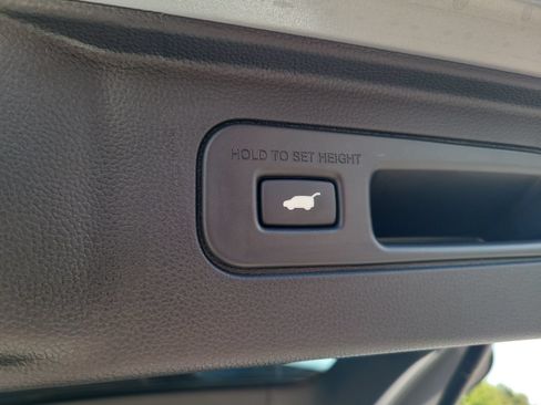 Used 2025 Honda Pilot TrailSport image 29