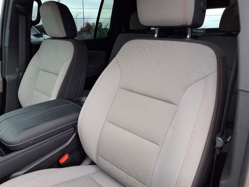 Used 2025 Chevrolet Traverse LT w/ Driver Confidence Package FWD image 15