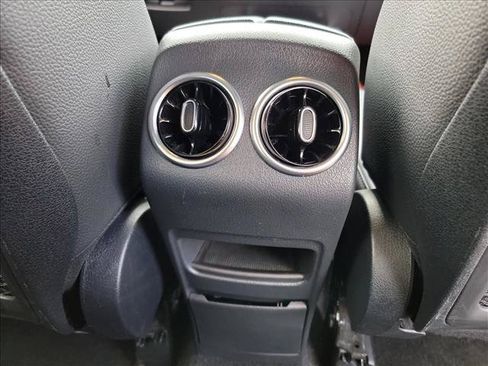 Used 2025 Mercedes-Benz GLB 250 image 17
