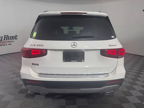 Used 2021 Mercedes-Benz GLB 250 4MATIC image 8