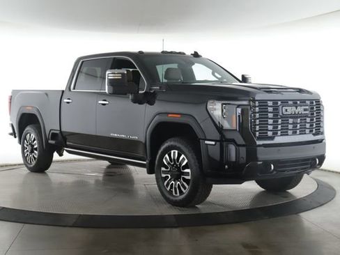 Used 2024 GMC Sierra 2500 Denali Ultimate AWD/4WD image 2