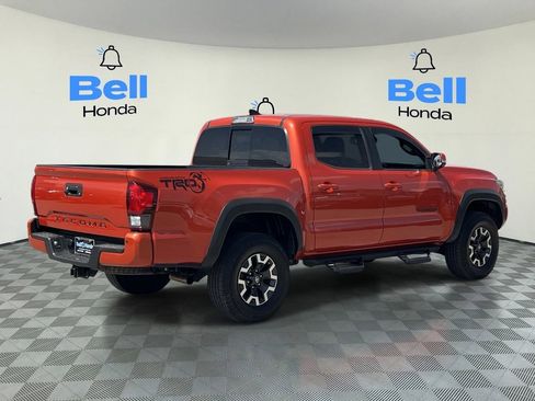 Used 2018 Toyota Tacoma TRD Off-Road w/ Technology Package RWD image 4