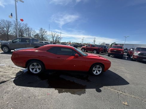 Used 2023 Dodge Challenger SXT image 5