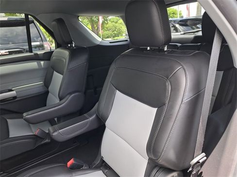 Used 2022 Ford Explorer XLT w/ Equipment Group 202A image 11