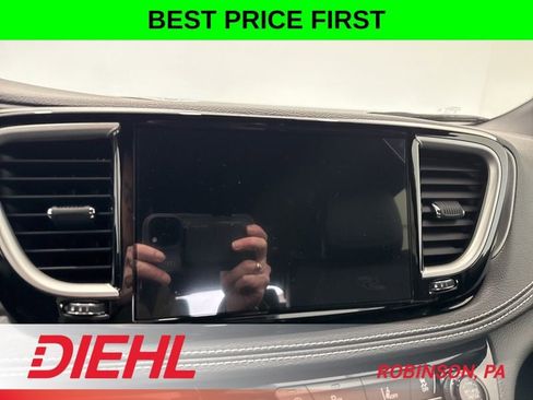 New 2026 Chrysler Pacifica Select FWD image 32